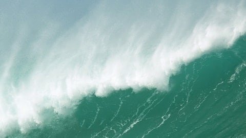 Tsnunamis sind riesige Wellen, die viel Zerstörung anrichten können, wenn sie auf die Küste treffen